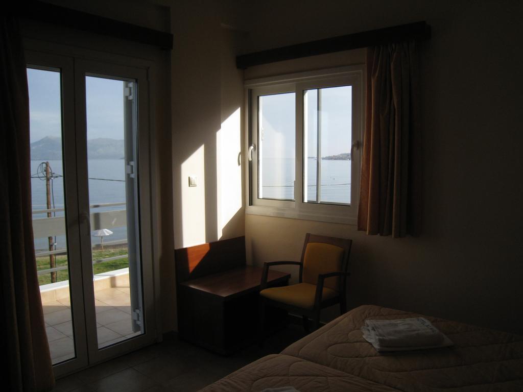 Alma Hotel Kamena Vourla Room photo
